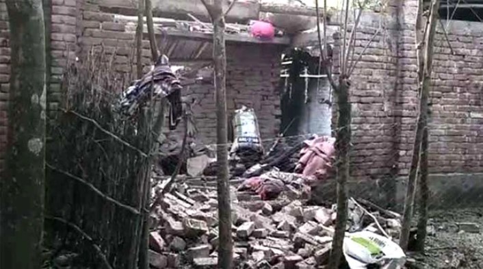 বোমা তৈরির সময় বিস্ফোরণে নিহত ২, আহত ৩